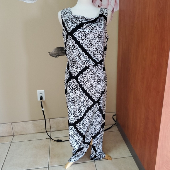 Black Label Dresses & Skirts - Black Label by Chicos Black and White Dress